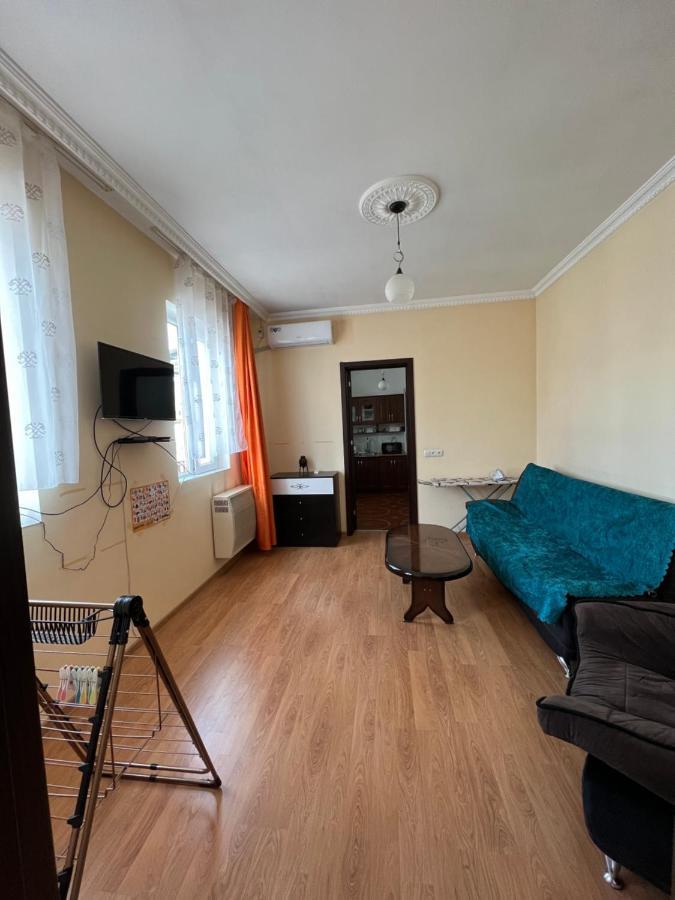 Apartment Merabi Batumi Exterior photo